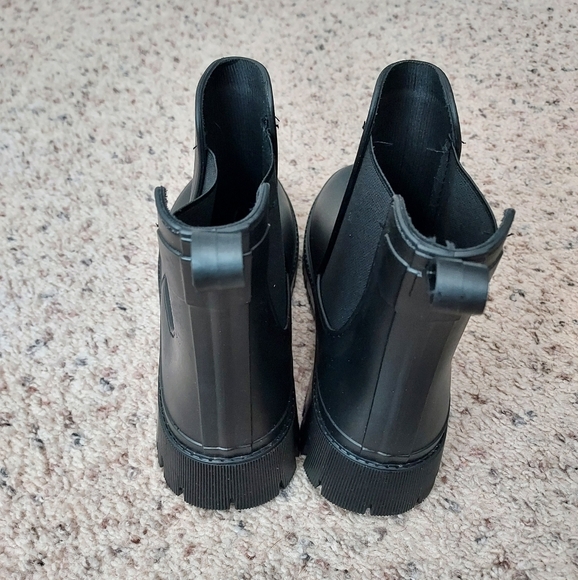 Portland Boot Company Women’s Chunky Chelsea Rain Boots - Picture 5 of 5